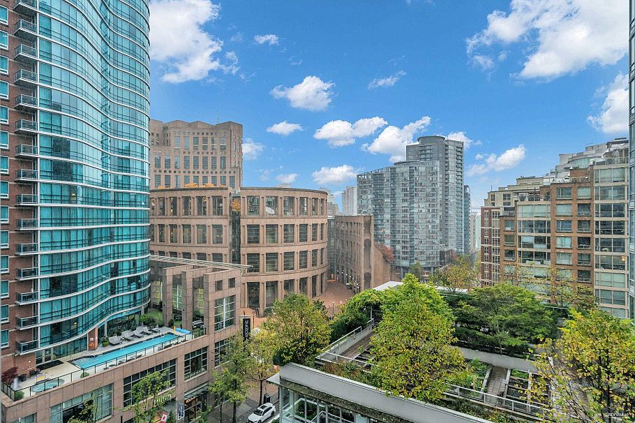 906 480 Robson Street Vancouver, BC - 2