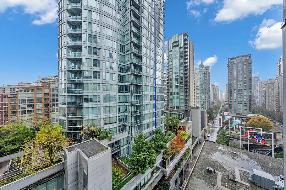 906 480 Robson Street Vancouver, BC - 3