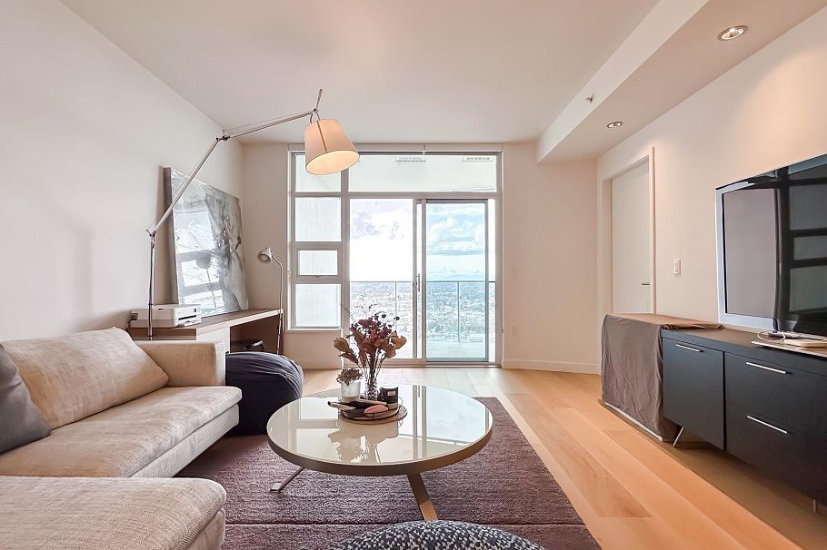 4209 1289 Hornby Street Vancouver, BC - 1