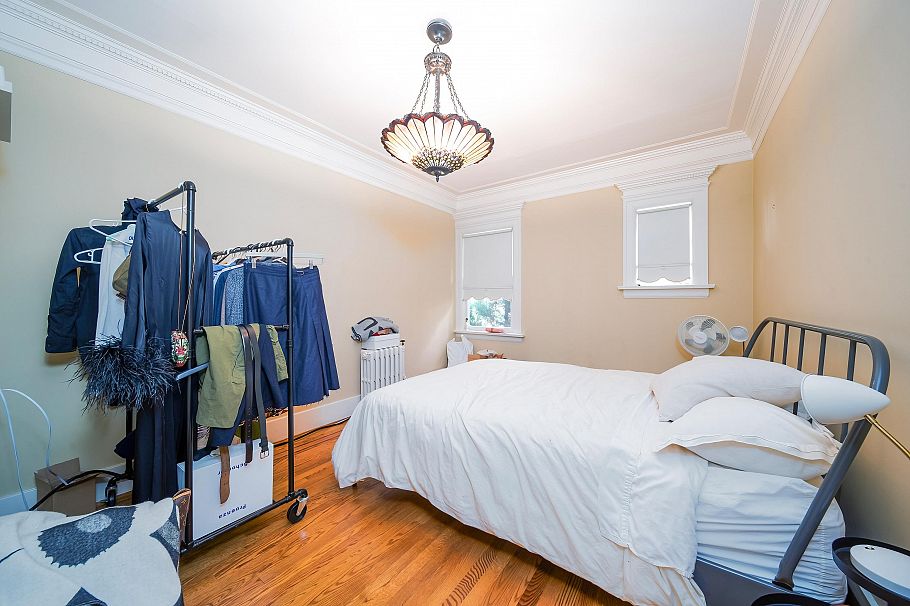 1564 W 26th Avenue Vancouver, BC - 26