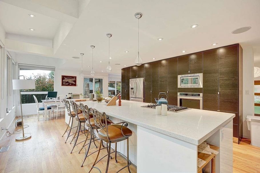 5344 Cliffridge Avenue North Vancouver, BC - 5