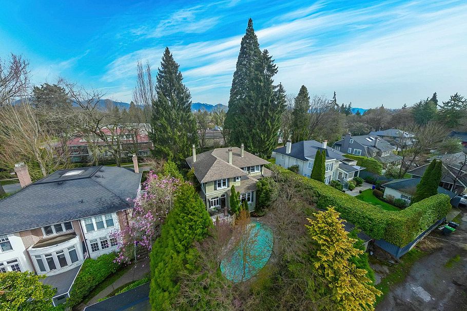 1564 W 26th Avenue Vancouver, BC - 2