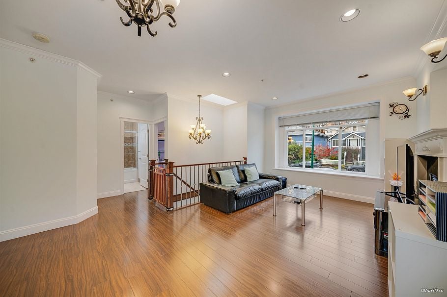 3576 E Georgia Street Vancouver, BC - 4