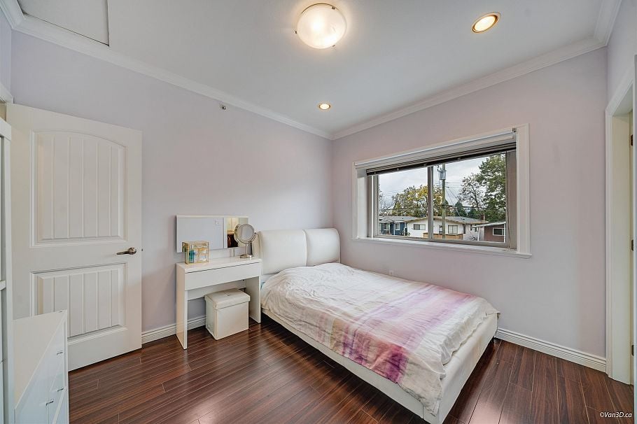 3576 E Georgia Street Vancouver, BC - 16