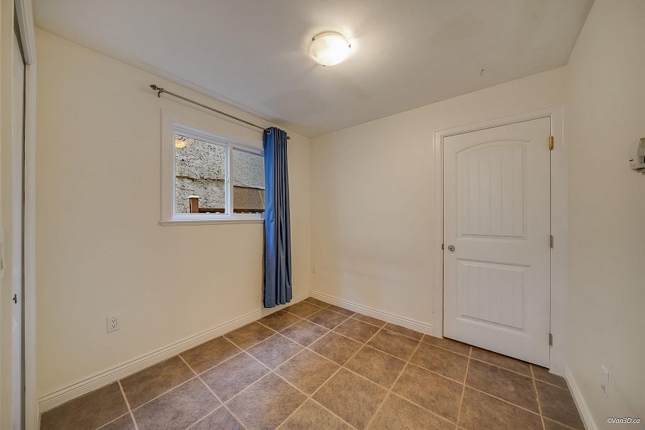 3576 E Georgia Street Vancouver, BC - 27
