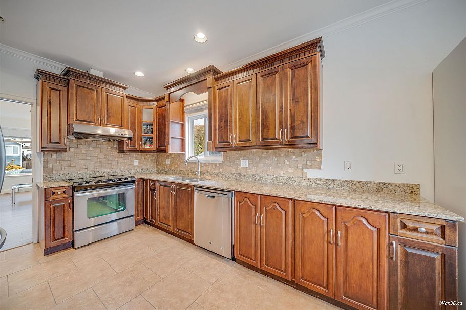 3576 E Georgia Street Vancouver, BC - 10
