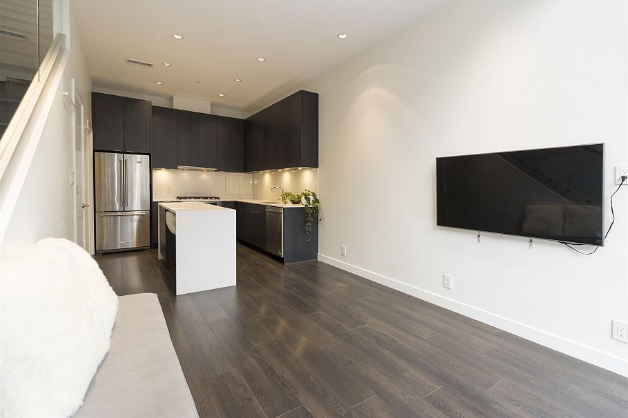 131 E 1st Avenue Vancouver, BC - 4