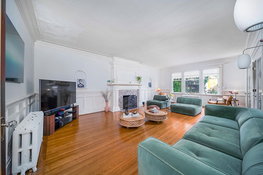 1564 W 26th Avenue Vancouver, BC - 10