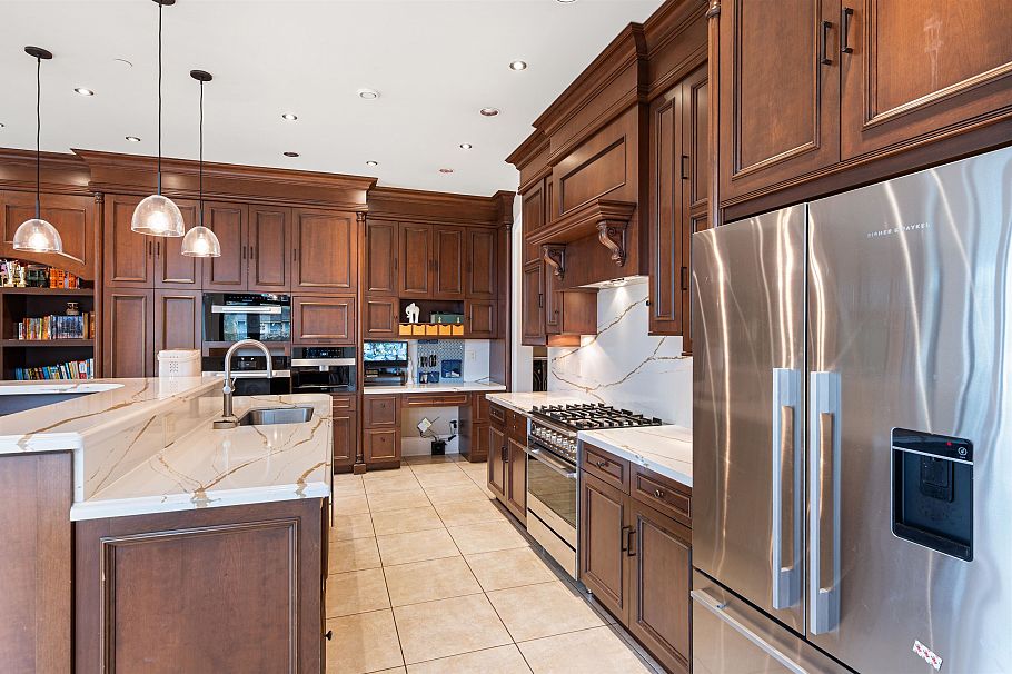 6287 Marguerite Street Vancouver, BC - 6