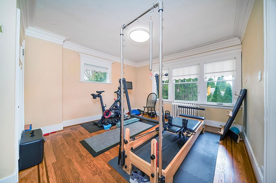 1564 W 26th Avenue Vancouver, BC - 24