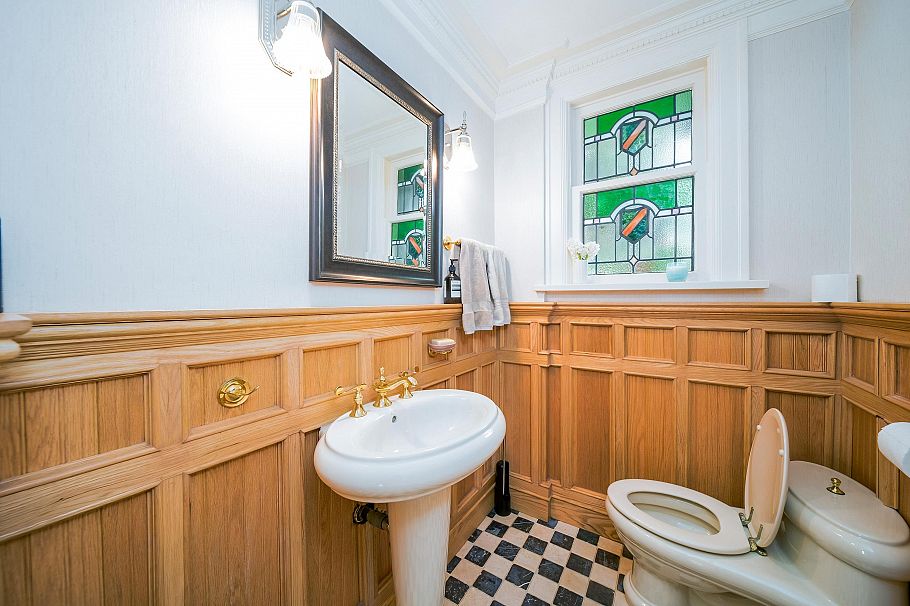 1564 W 26th Avenue Vancouver, BC - 18