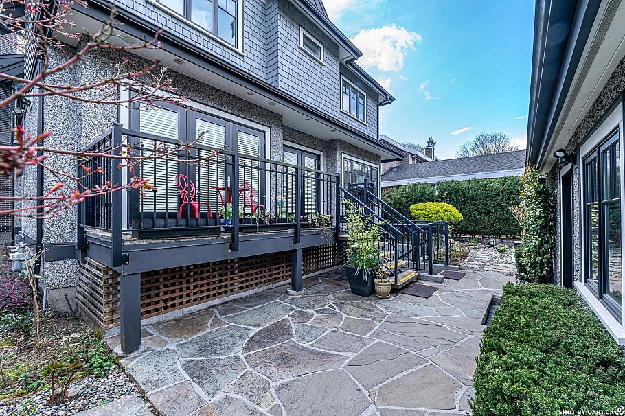1255 W 26th Avenue Vancouver, BC - 3