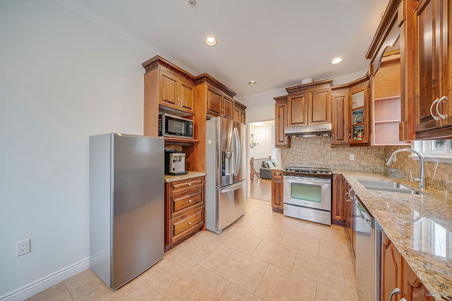 3576 E Georgia Street Vancouver, BC - 8