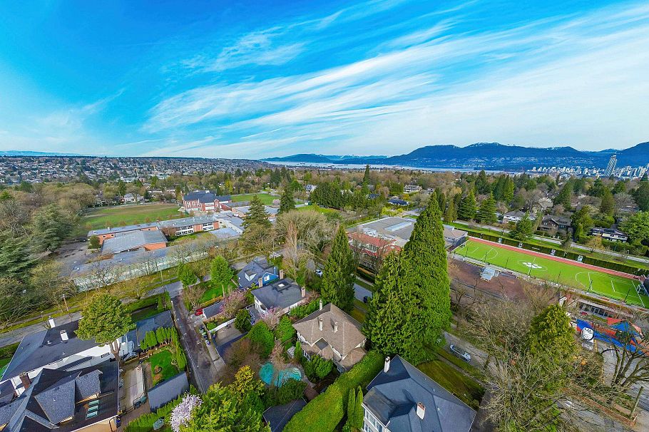 1564 W 26th Avenue Vancouver, BC - 5