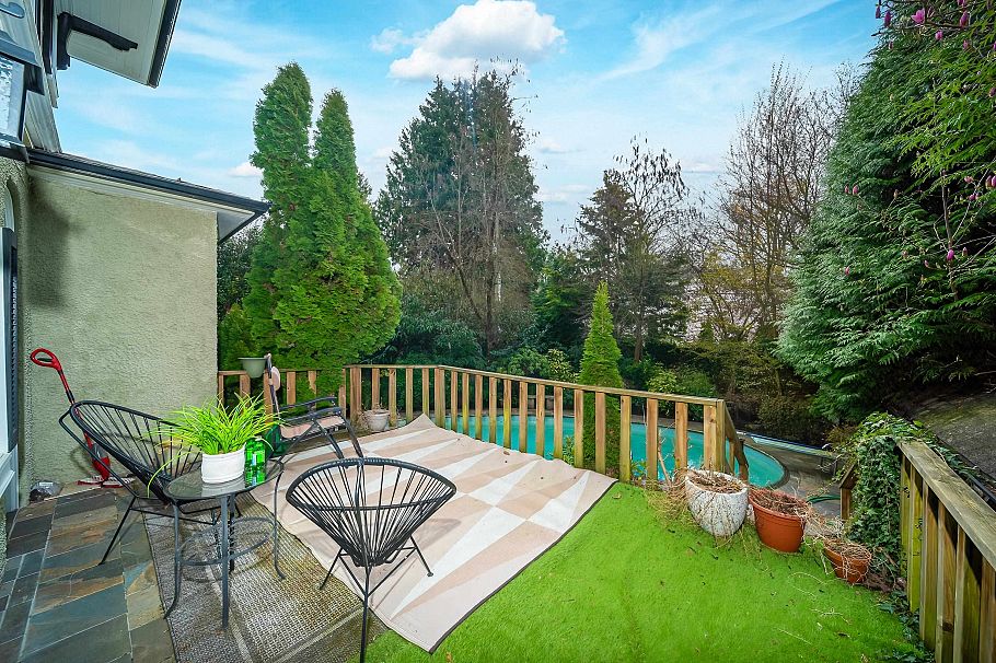 1564 W 26th Avenue Vancouver, BC - 28