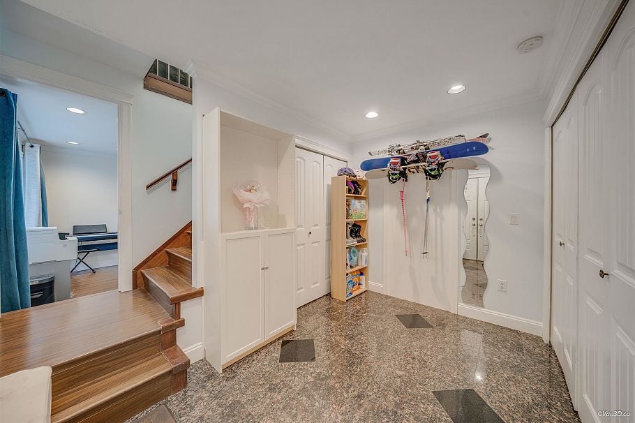 3576 E Georgia Street Vancouver, BC - 21
