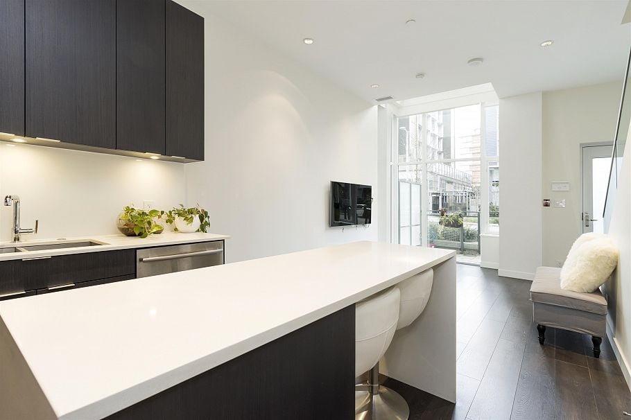 131 E 1st Avenue Vancouver, BC - 8