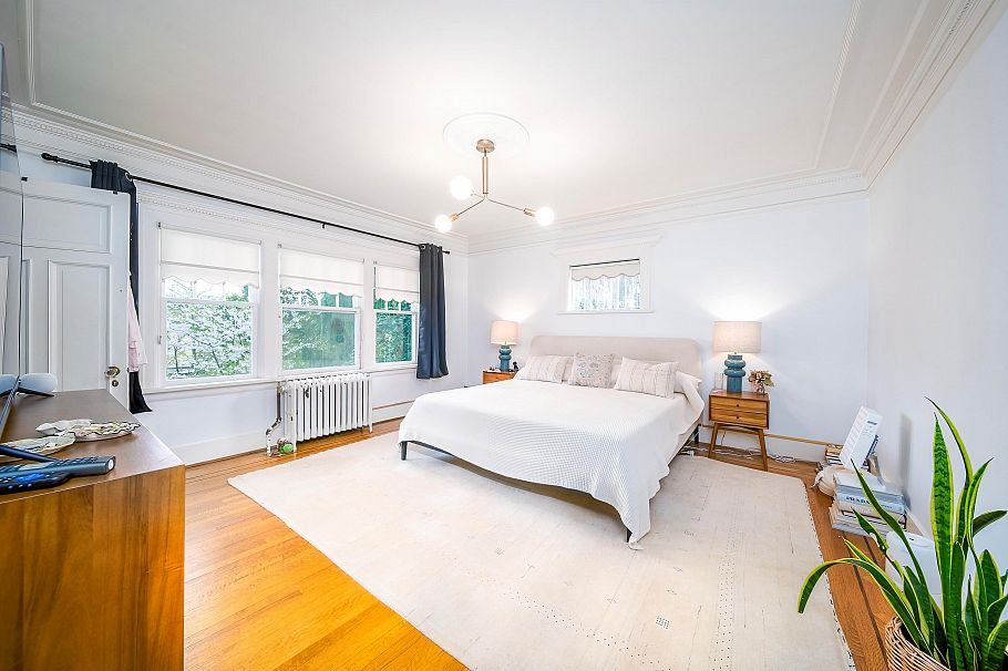 1564 W 26th Avenue Vancouver, BC - 20