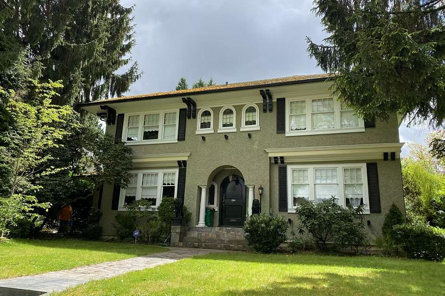 1564 W 26th Avenue Vancouver, BC - 1