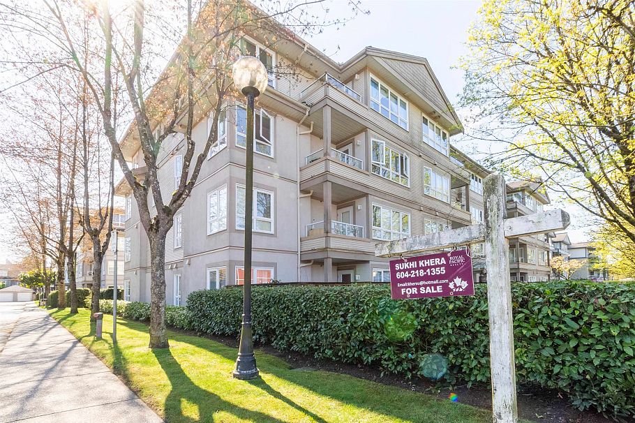 407 3480 Yardley Avenue Vancouver, BC - 2