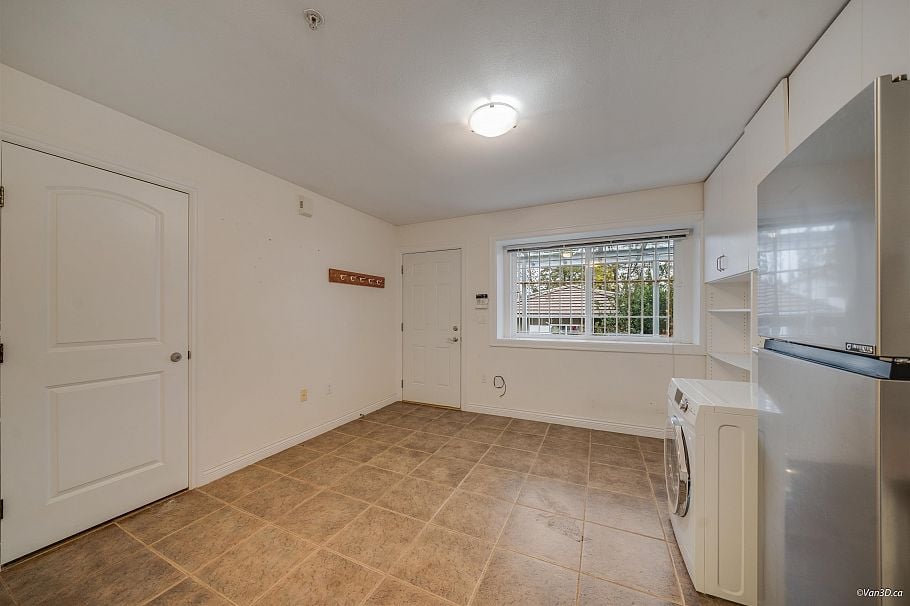 3576 E Georgia Street Vancouver, BC - 26