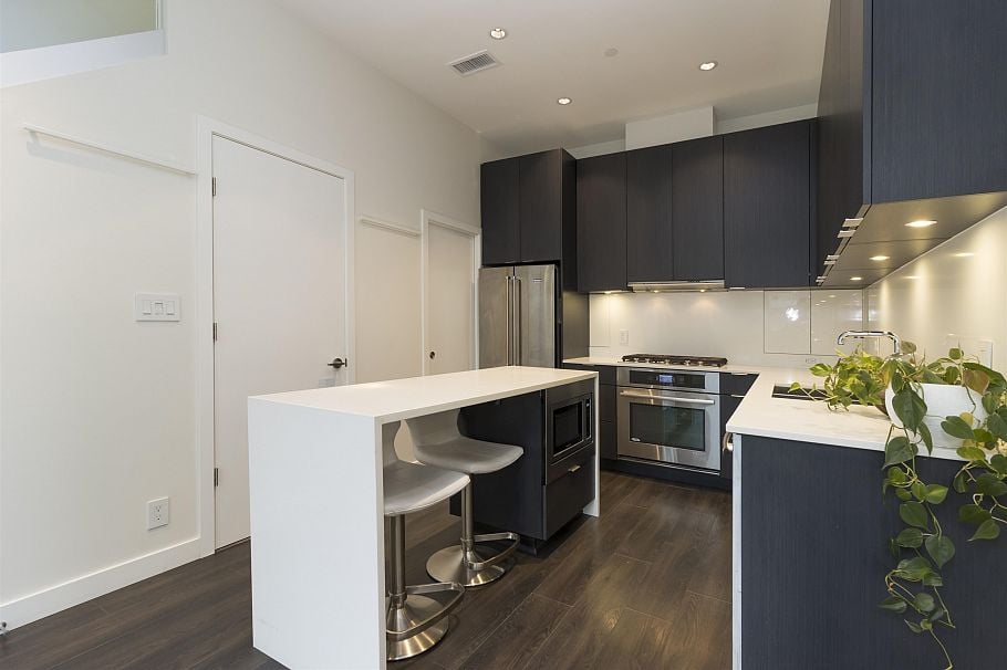 131 E 1st Avenue Vancouver, BC - 5