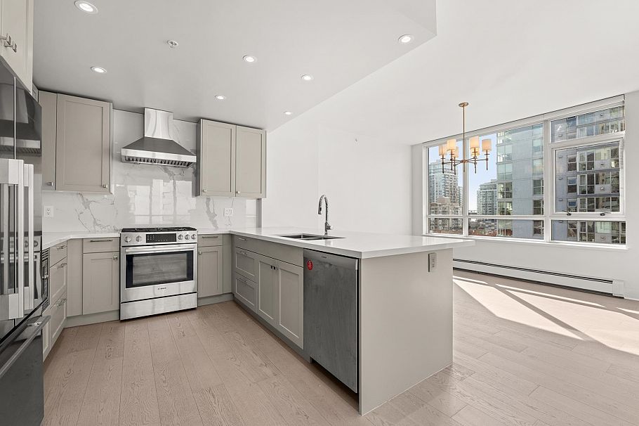 701 120 W 16th Street North Vancouver, BC - 11