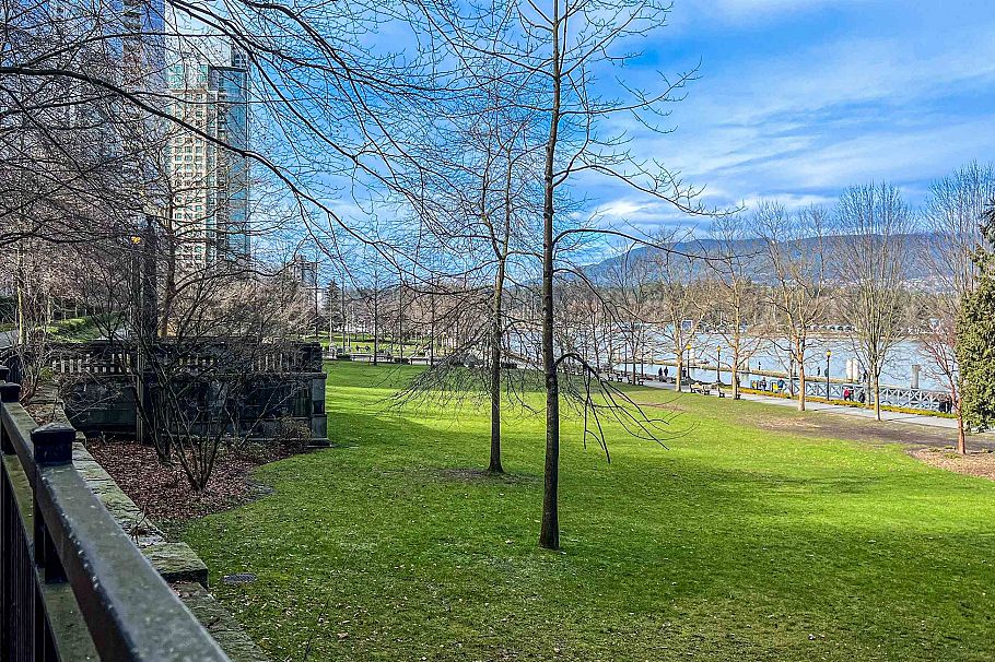 1133 W Cordova Street Vancouver, BC - 38