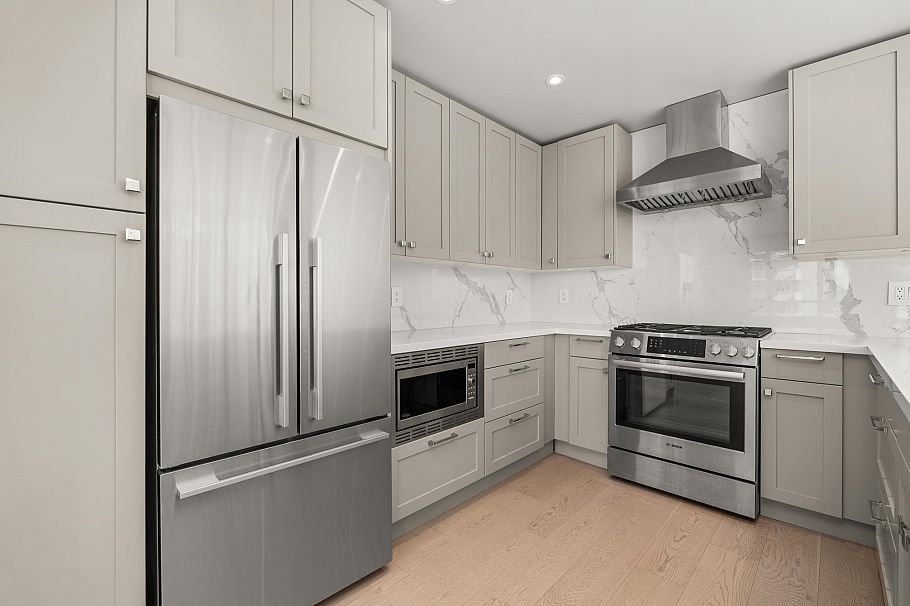 701 120 W 16th Street North Vancouver, BC - 16