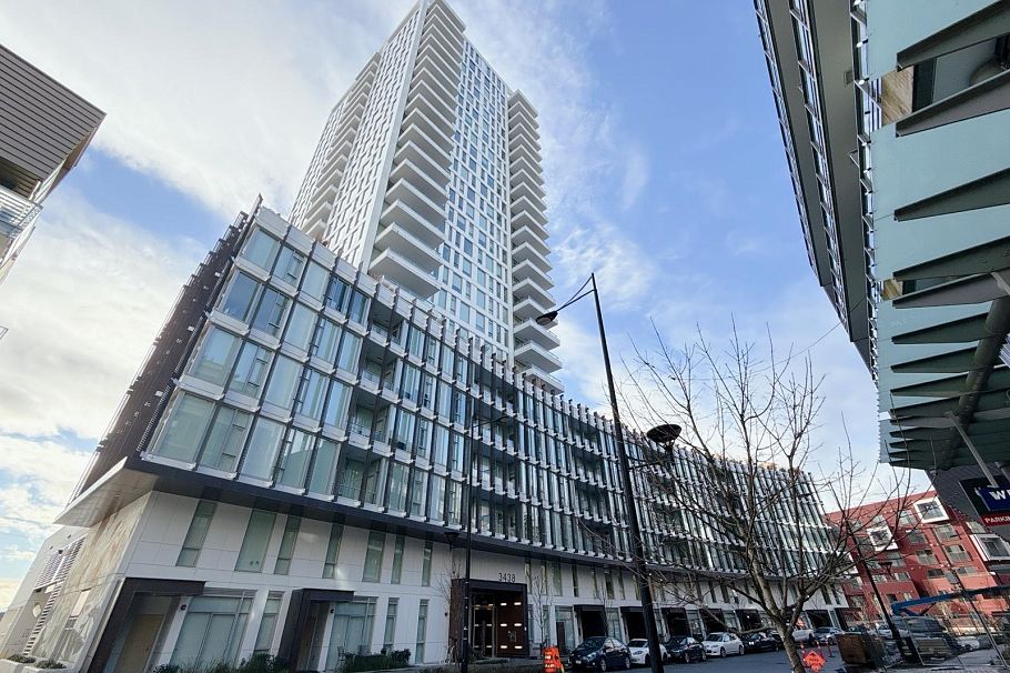 321 3438 Sawmill Crescent Vancouver, BC - 1