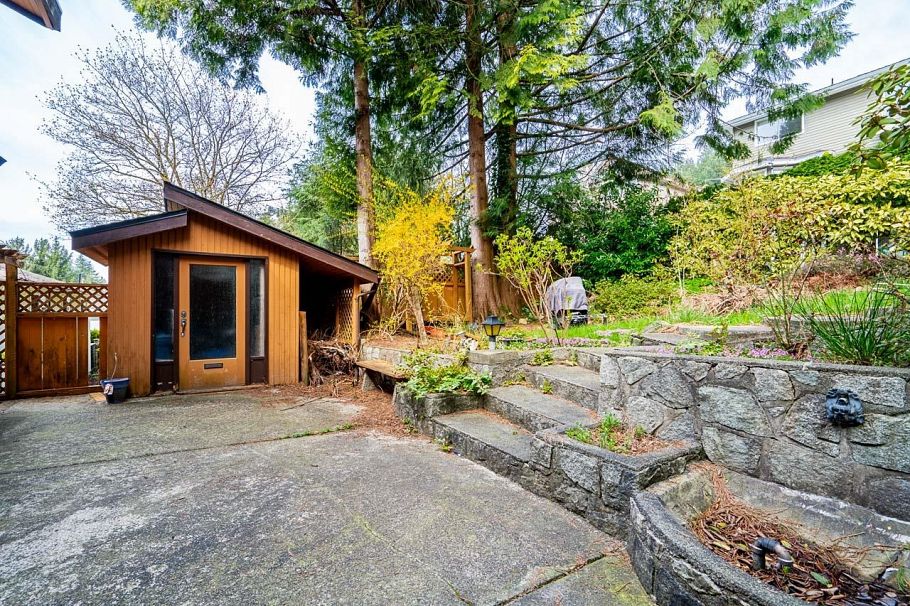 2940 Dresden Way North Vancouver, BC - 35