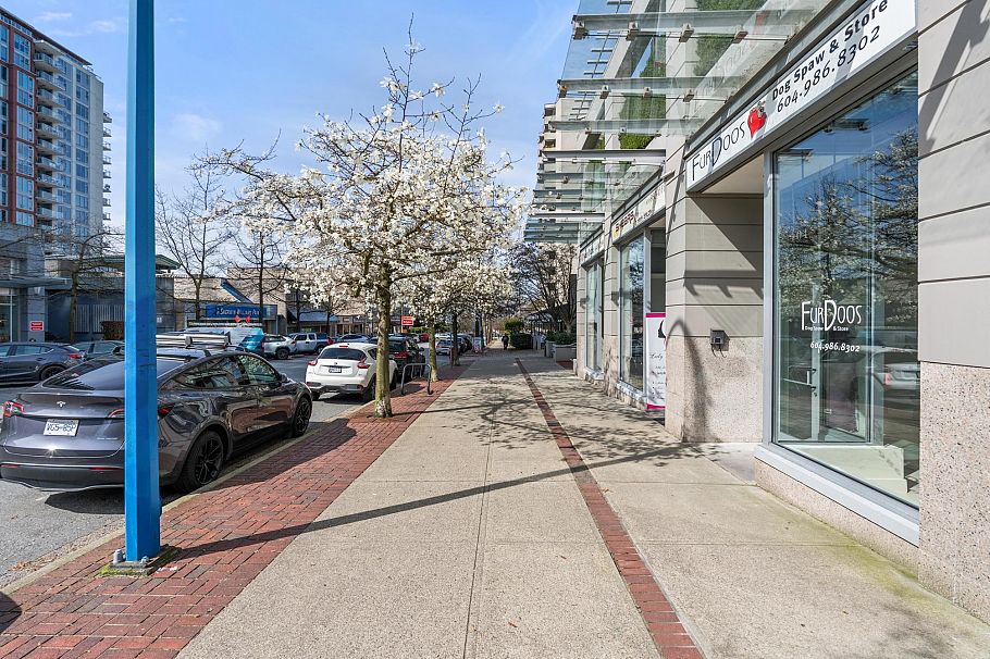 701 120 W 16th Street North Vancouver, BC - 2