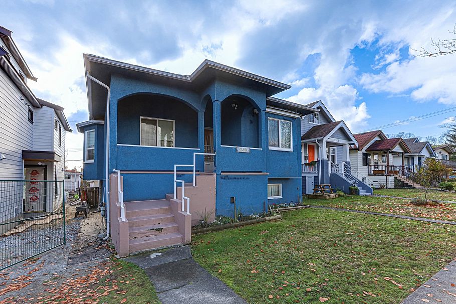2828 Turner Street Vancouver, BC - 2