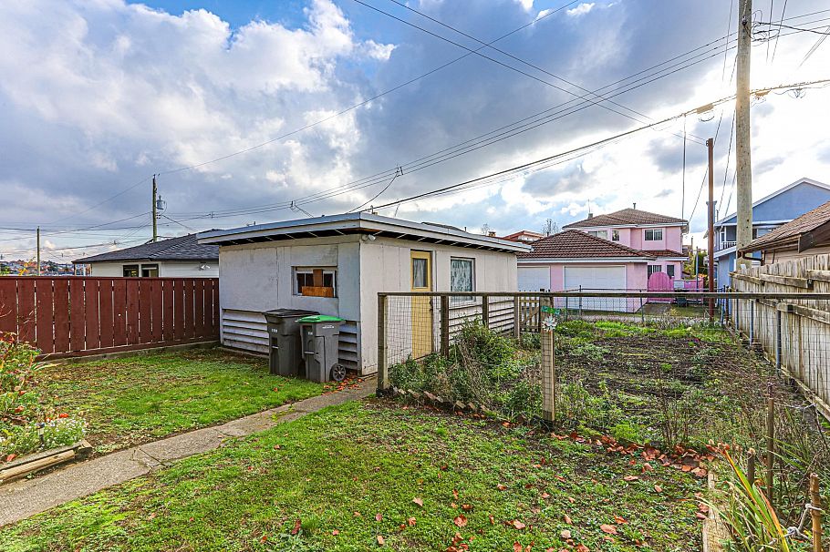 2828 Turner Street Vancouver, BC - 27