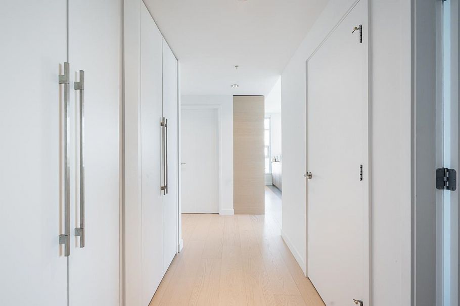 4605 1289 Hornby Street Vancouver, BC - 5