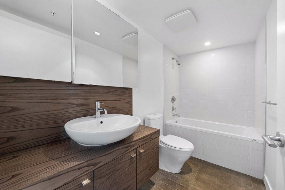 701 5782 Berton Avenue Vancouver, BC - 3