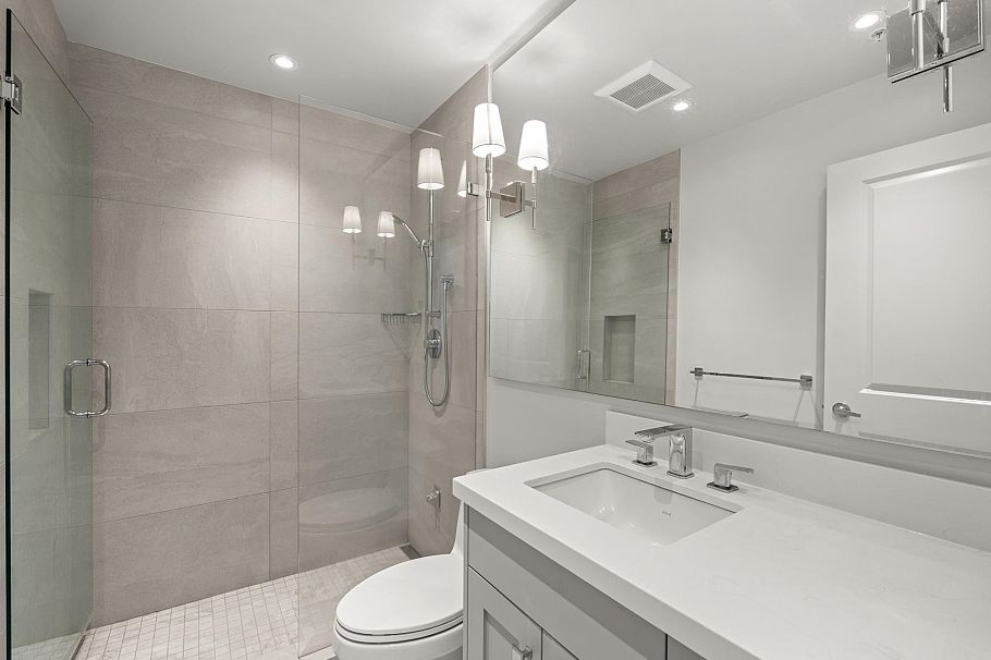 701 120 W 16th Street North Vancouver, BC - 24