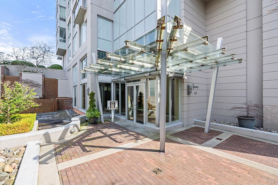 701 120 W 16th Street North Vancouver, BC - 1