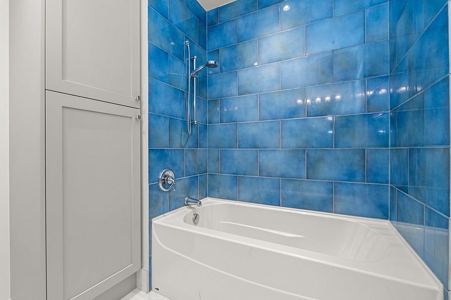 701 120 W 16th Street North Vancouver, BC - 23