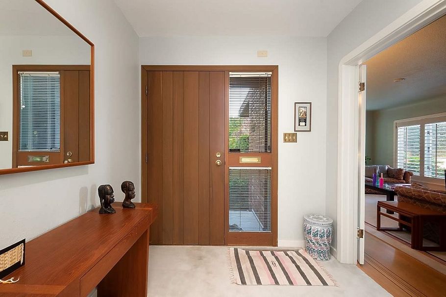 4726 W 7th Avenue Vancouver, BC - 2