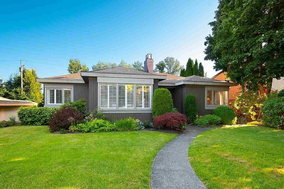 4726 W 7th Avenue Vancouver, BC - 1