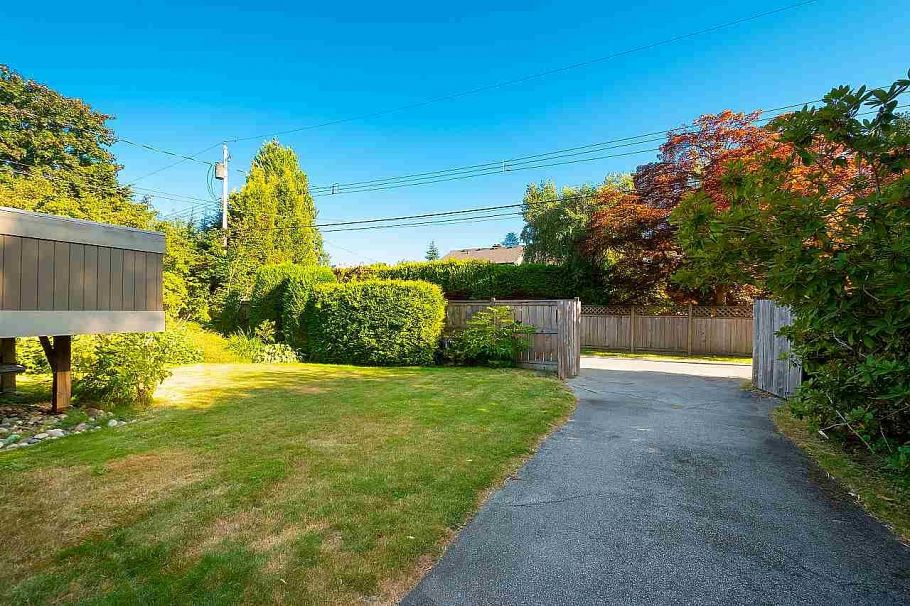4726 W 7th Avenue Vancouver, BC - 23