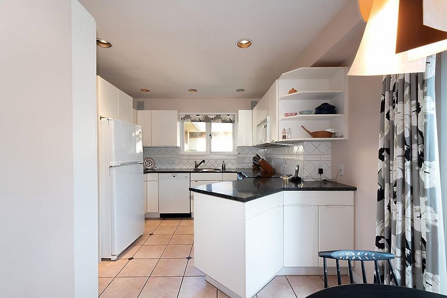 4726 W 7th Avenue Vancouver, BC - 10