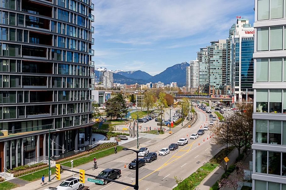 705 110 Switchmen Street Vancouver, BC - 34