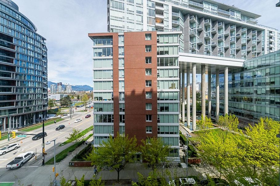 705 110 Switchmen Street Vancouver, BC - 25