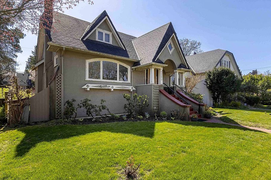 4250 W 9th Avenue Vancouver, BC - 4