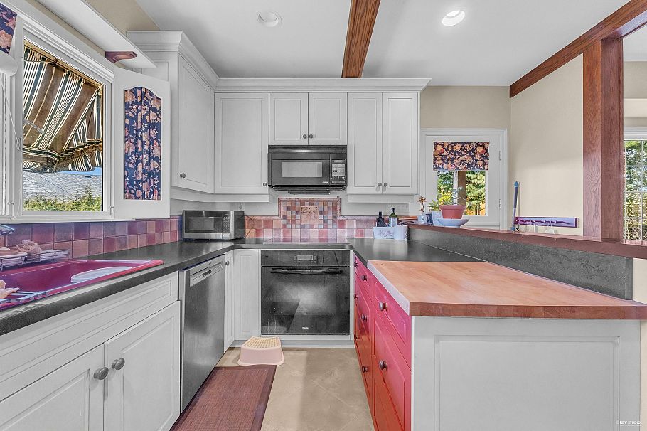 1529 Western Crescent Vancouver, BC - 8