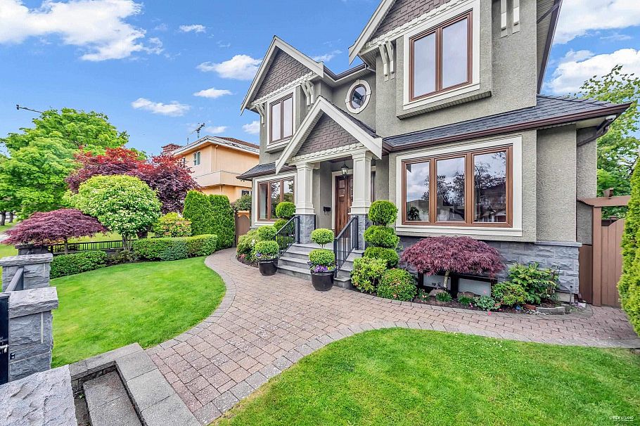 283 W 45th Avenue Vancouver, BC - 1