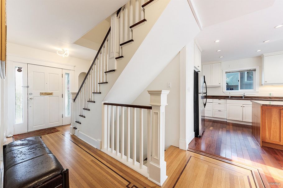 2146 W 33rd Avenue Vancouver, BC - 18