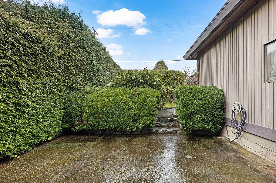 137 W Woodstock Avenue Vancouver, BC - 38